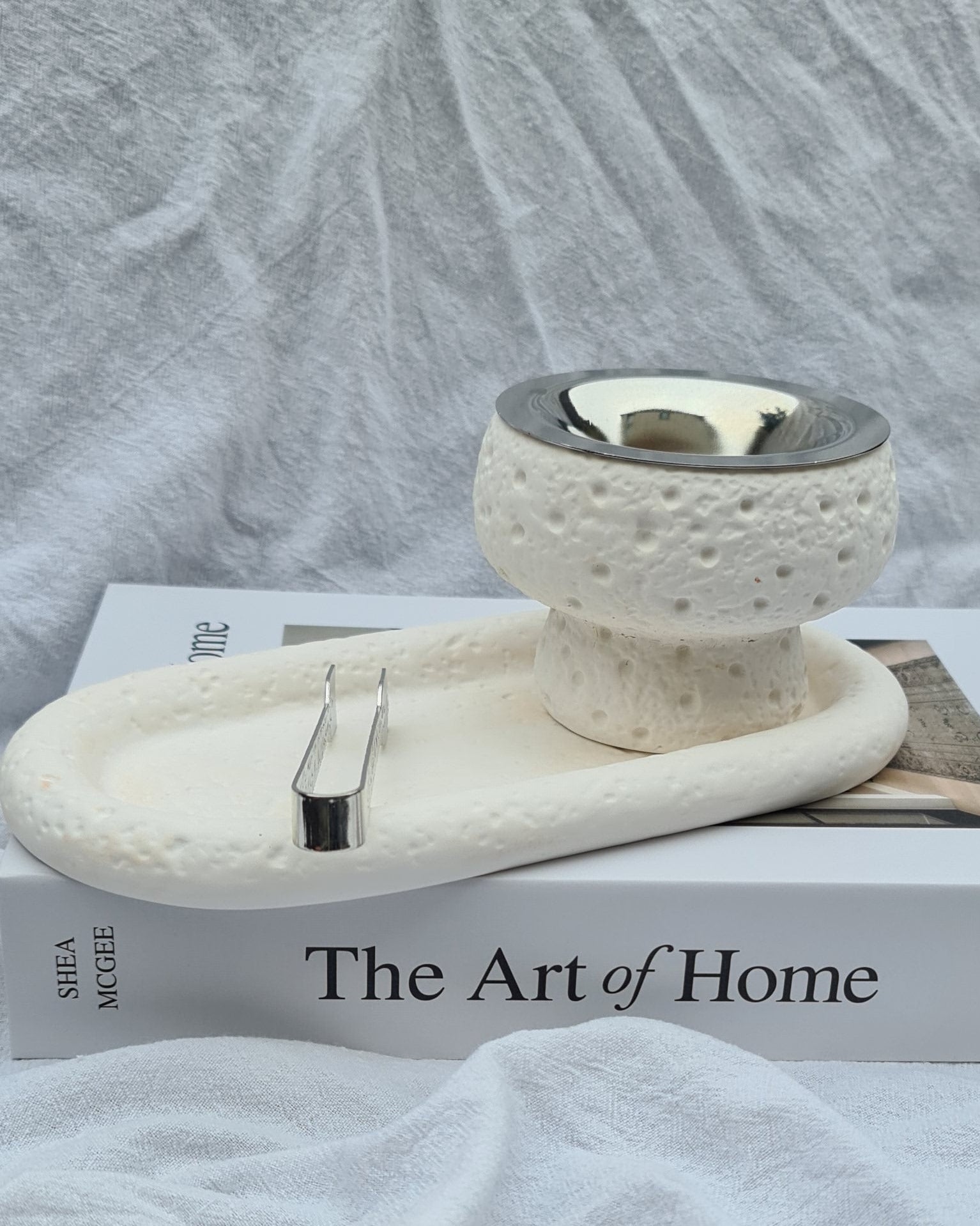 White hand-cast Maqaam incense burner set with metal plate and matching oval tray — minimalist home décor by MINKO HOME.